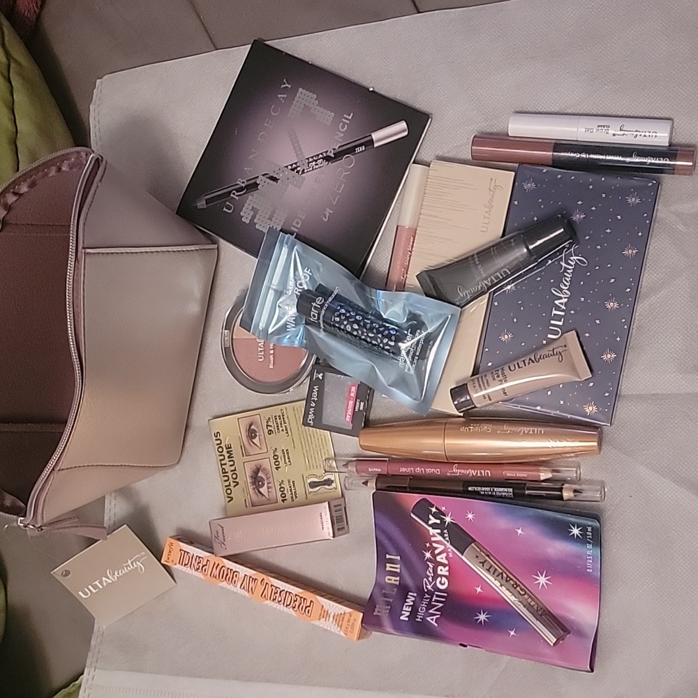 Makeup bag of deluxe samples - mascara, eye shadow, brow/eye/lip pencil, primer